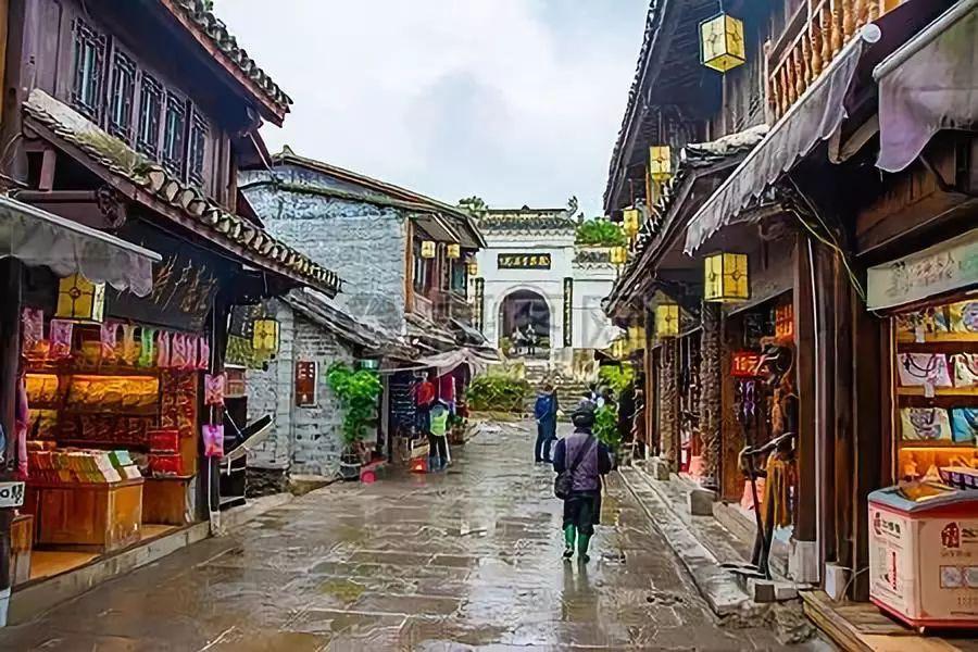 五彩几何塔