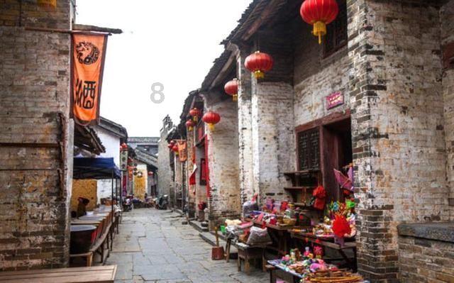 黑龙江一男子买糖葫芦发现有虫，大妈当场吃掉，为何大妈获更多网友的支持？游戏画面